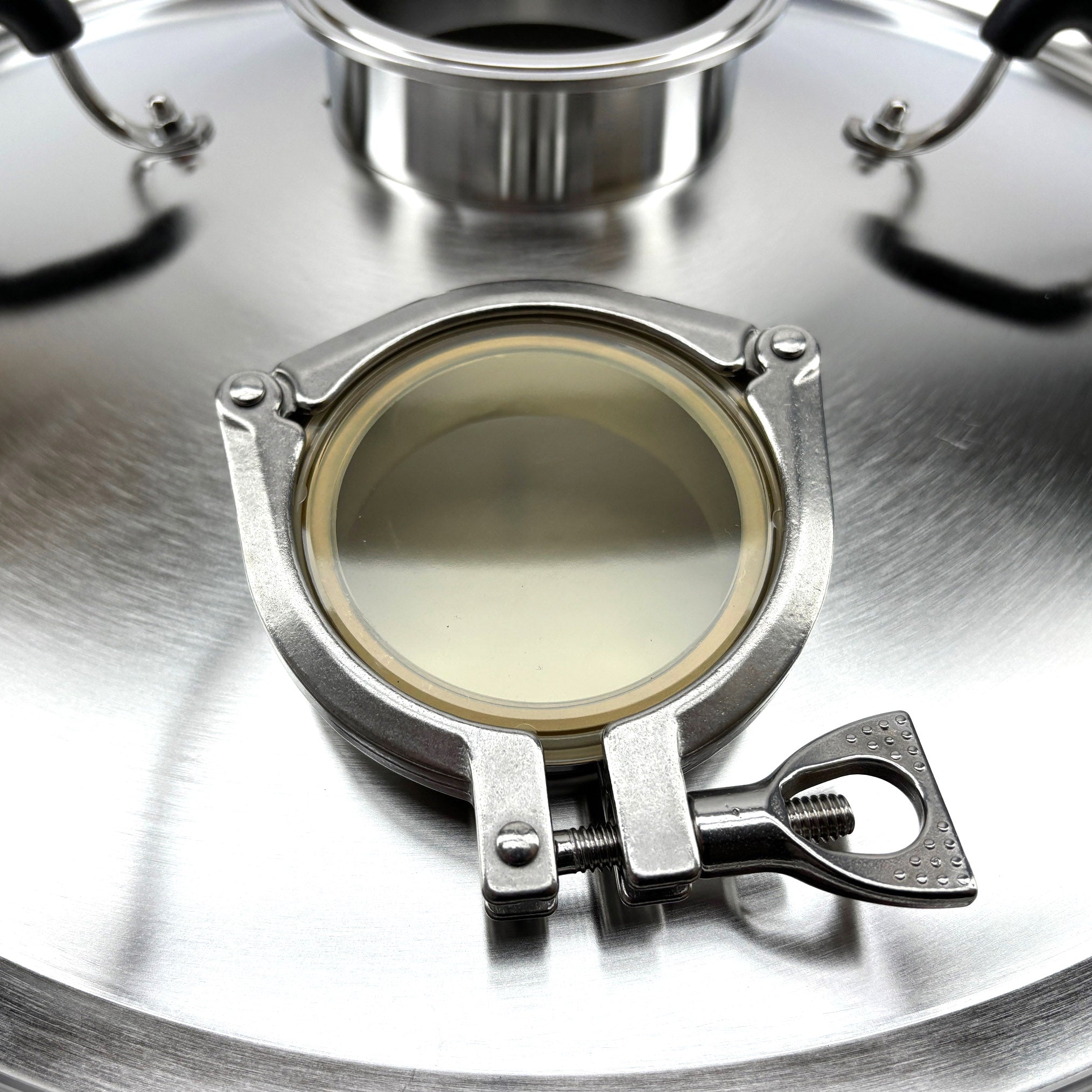 Exceptionally robust for larger stills and offset steam condensers. Monitor your 100L wash boil closely for foam or unexpected eruptions. Shop online now!