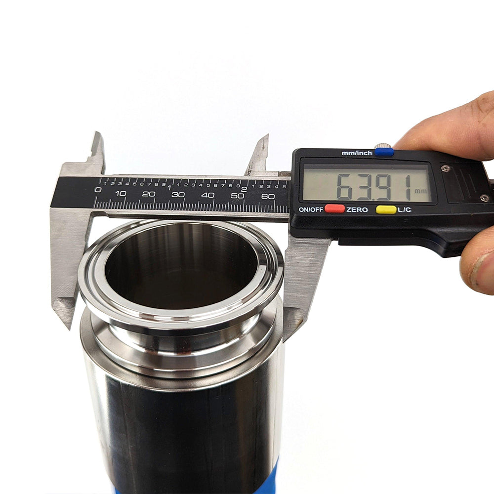 This 5m hose is equipped with a 2-inch Tri-Clover fitting on both ends. These are swaged to the hose to ensure a smooth bore that is capable of high pressures or vacuum.